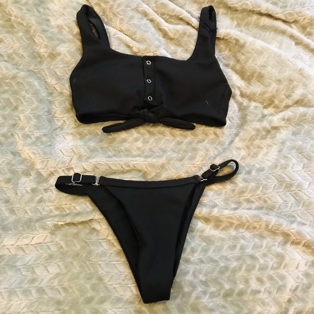 Black ribbed bikini set w/snap buttons (NWOT)